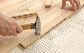 Você sabe como instalar corretamente os pisos de madeira? Aprenda 