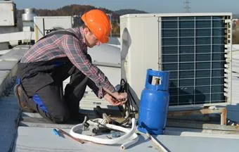 Lei 13.589 obriga a manutenção de sistemas de ar condicionado em prédios 