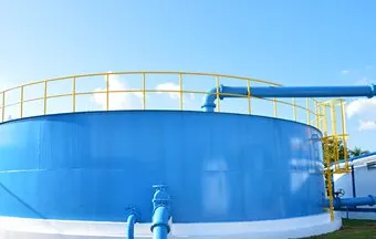 Pintura interna é etapa crítica na manutenção de reservatórios de água