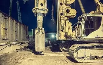 Solo com alto teor de umidade requer fundações mais profundas