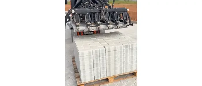 Os Pisos Intertravados de 16 Faces Paginados em Espinha de Peixe foram utilizados nas áreas comuns