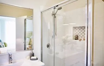 Sistema de boxe de banheiro exige manutenção anual