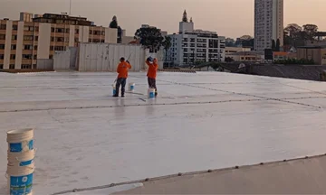 Membrana impermeabilizante recupera cobertura de igreja 