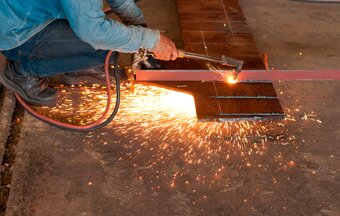 Processo de oxicorte deve ser realizado por profissional treinado