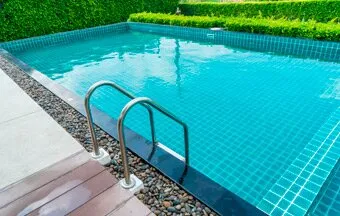 O que muda em projetos de piscinas internas e externas