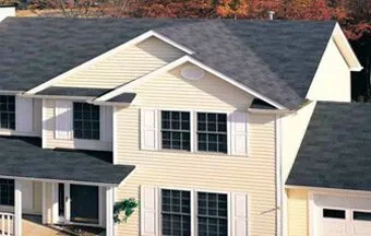 Telhas shingle: resistência combinada à estética elegante