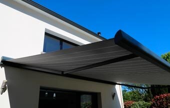 Toldo retrátil: tipos, materiais e onde usar