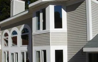 Revestimentos em PVC são opções para paredes e fachadas