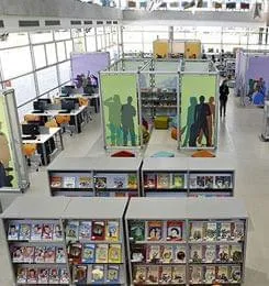 Sistema construtivo possibilita a setorização adequada de áreas em biblioteca