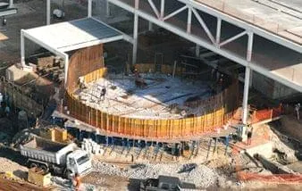 Formas e escoramentos metálicos proporcionaram agilidade e redução de custos