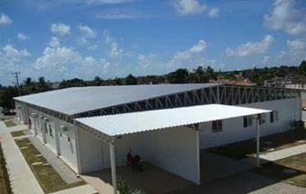 Sistema construtivo com painéis isotérmicos confere flexibilidade em hospital