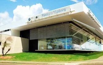 Chapas de ACM SeriBond revestem mais de 660 m² de fachada de concessionária