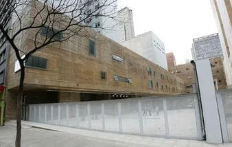 Complexo Praça das Artes: sintonia entre o velho e o novo com concreto colorido