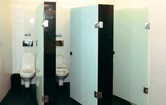 Banheiros de shopping ganham caixas de descarga antivandalismo e econômicas