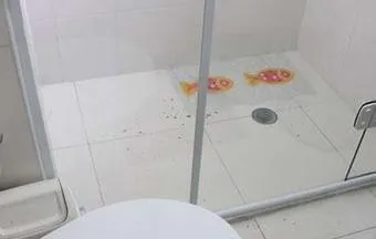 Protetor de ralo previne a passagem de resíduos e entupimentos durante a obra