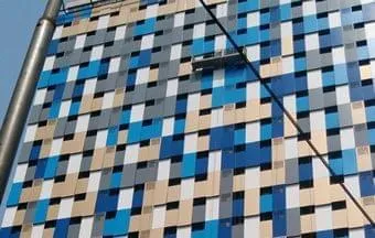 Chapas de ACM Alucobond mudam fachada de hotel