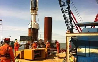 Ensaio de carregamento dinâmico em estacas de fundação