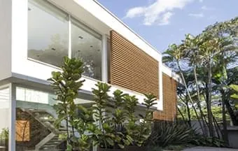 Fachadas ganham acabamento moderno com revestimento mineral