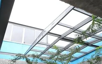 Coberturas retráteis exigem projeto e instalação precisos