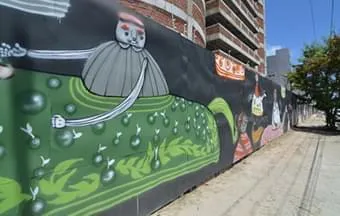 Construtora transforma tapumes em galerias de arte a céu aberto