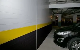 Forros de PVC revestem paredes de garagem