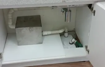 Bombas de recalque viabilizam pias distantes da prumada de esgoto