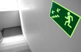 Iluminação de emergência deve atender à NBR 10.898