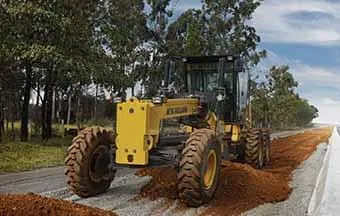 Sistemas eletrônicos automatizam trabalho de motoniveladoras