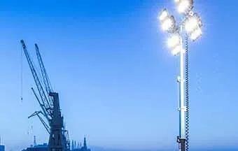 Torre de iluminação móvel melhora condições de trabalho em obras noturnas