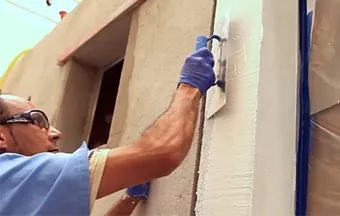 Veja o passo a passo e saiba como aplicar massa corrida em paredes