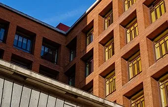 ACM, Pedras ornamentais e peles de vidro são soluções para fachadas