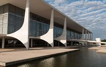 Pilotis agregam função e beleza a projetos arquitetônicos