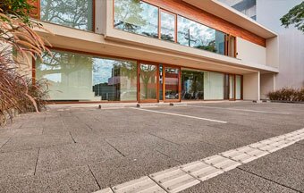 Pisos drenantes colaboram para a redução das enchentes nas cidades