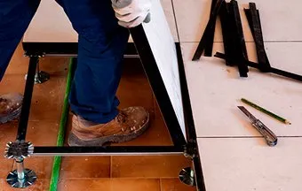 Piso elevado é opção versátil e se adapta a mudanças de layout