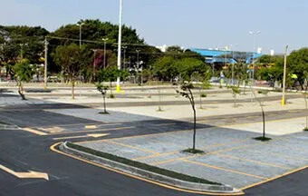 Pisos permeáveis evitam inundações em lojas de hipermercado