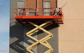 Como escolher plataformas elevatórias do tipo tesoura? Veja dicas