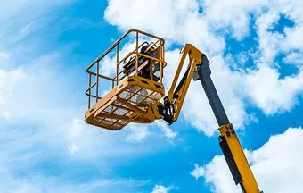 Operador de plataforma elevatória deve receber treinamento teórico e prático