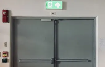 Portas corta-fogo atendem ao texto revisado da norma, já em vigor