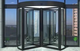 Portas giratórias colaboram com a eficiência energética: saiba especificar