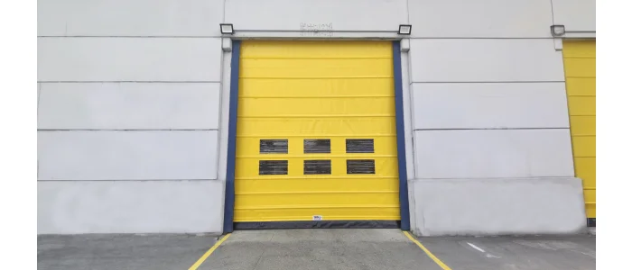 A Porta Rápida de Empacotar notabiliza-se pela resistência contra intempéries e impactos