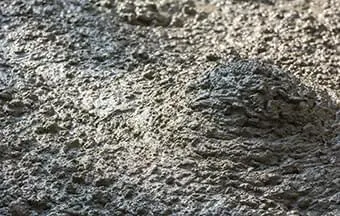 Resfriamento do concreto com gelo evita a formação de trincas