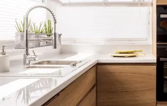 Revestimentos garantem resistência e beleza a cubas e bancadas