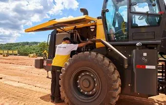 Dicas de segurança para operação de retroescavadeiras e pás-carregadeiras 