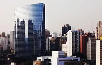 Sistema unitizado de fachada cortina é o mais usado em edifícios corporativos