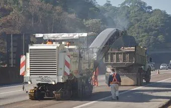 Evolução de máquinas e equipamentos força atualização do trabalhador
