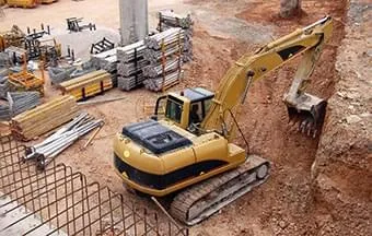 Terraplenagem em espaços reduzidos interfere na segurança e produtividade